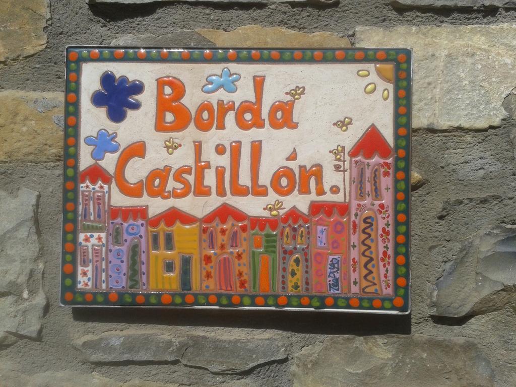 Tierrantona Apartamentos La Borda Castillon מראה חיצוני תמונה