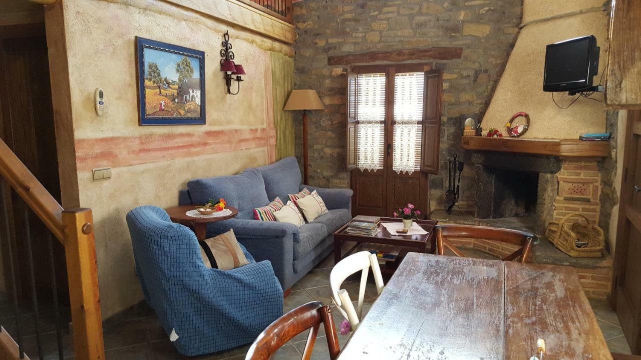 Tierrantona Apartamentos La Borda Castillon מראה חיצוני תמונה